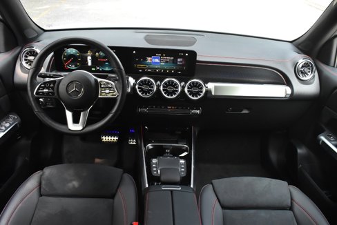 Used 2023 Mercedes-Benz EQB 300 4MATIC image 23