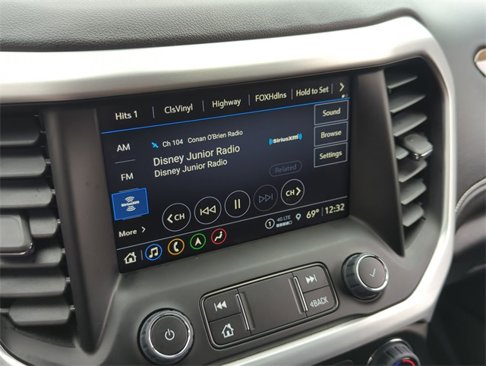 Certified 2023 GMC Acadia SLE w/ Driver Convenience Package image 13