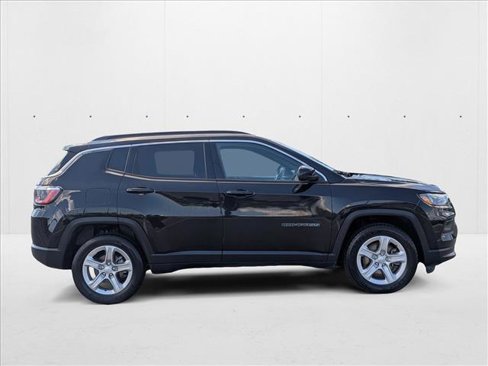 Used 2024 Jeep Compass Latitude image 4