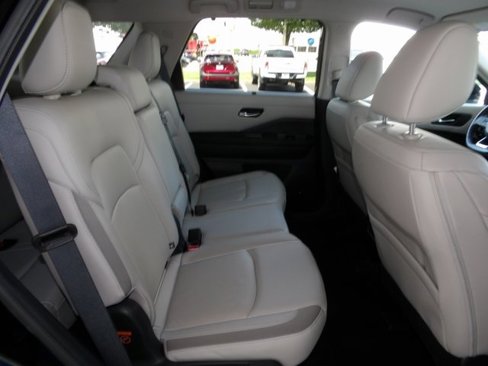 Certified 2024 Nissan Pathfinder SL image 30