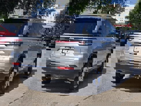 New 2025 Jeep Grand Cherokee Laredo w/ Luxury Tech Group I image 7