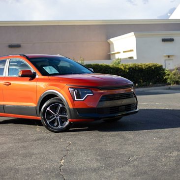 Used 2023 Kia Niro EX image 9