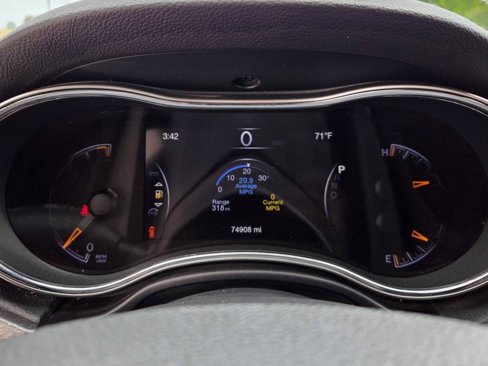 Used 2018 Jeep Grand Cherokee Laredo image 21