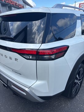 Used 2025 Nissan Pathfinder Platinum image 4
