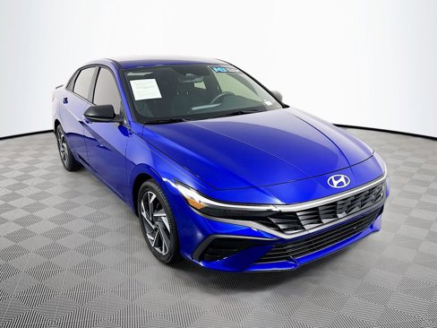 Used 2025 Hyundai Elantra Sport w/ Cargo Package image 3