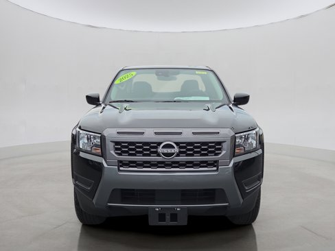 Used 2025 Nissan Frontier SV image 11