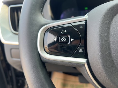 Certified 2025 Volvo XC60 B5 Ultra w/ Climate Package image 18
