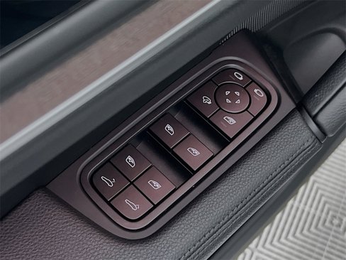 Used 2025 Porsche Cayenne image 20