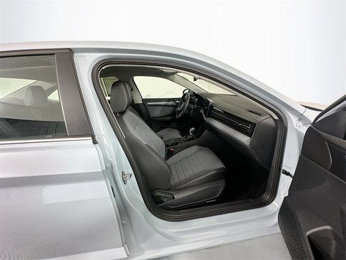 Used 2025 Volkswagen Jetta SE image 27