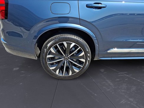 Certified 2025 Volvo XC90 B6 Plus image 28