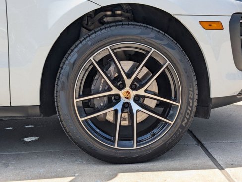 Certified 2024 Porsche Macan image 28