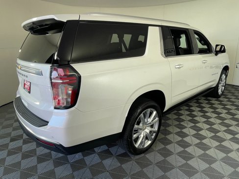 Used 2023 Chevrolet Suburban High Country image 8