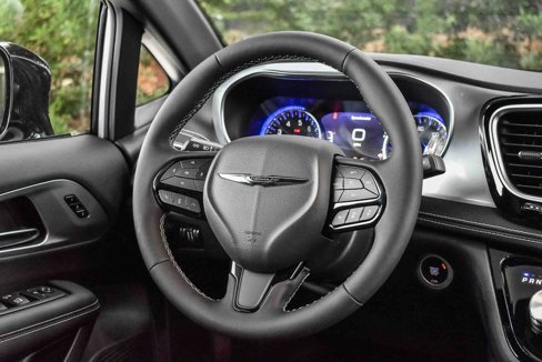 New 2026 Chrysler Pacifica Limited image 14