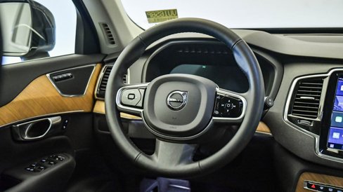 Certified 2025 Volvo XC90 B6 Plus image 14