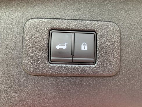 Used 2024 Nissan Armada SL w/ Captain's Chairs Package image 8