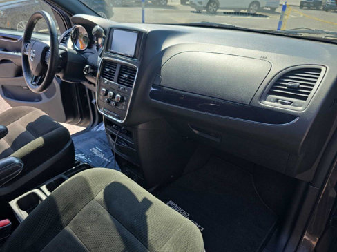 Used 2016 Dodge Grand Caravan SE image 19