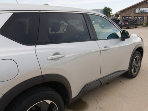 Used 2024 Nissan Rogue SV image 9