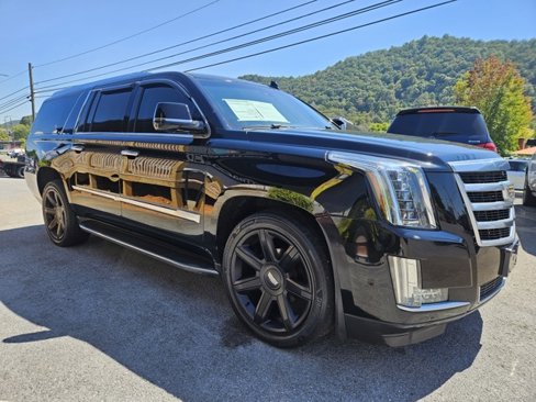 Used 2017 Cadillac Escalade ESV Luxury image 5