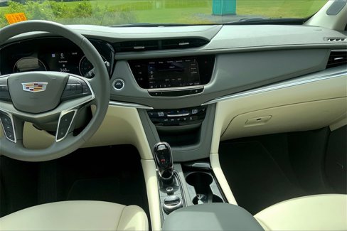 Used 2025 Cadillac XT5 Premium Luxury w/ Technology Package image 7