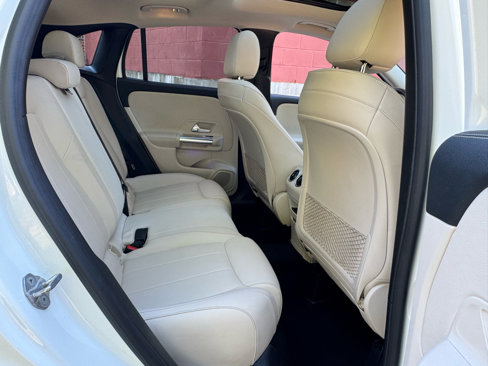 Used 2021 Mercedes-Benz GLA 250 4MATIC w/ Premium Package image 13