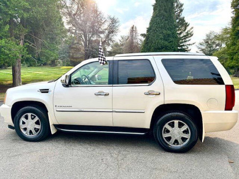 Used 2007 Cadillac Escalade AWD w/ Information Package image 9