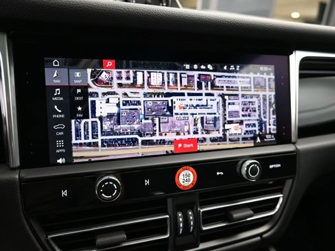 Certified 2025 Porsche Macan image 27
