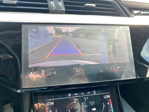 Used 2021 Audi e-tron Prestige w/ Prestige Package image 24