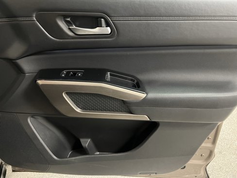 Used 2024 Nissan Pathfinder Platinum image 59
