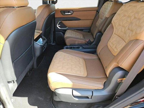 New 2025 Nissan Armada Platinum Reserve image 11