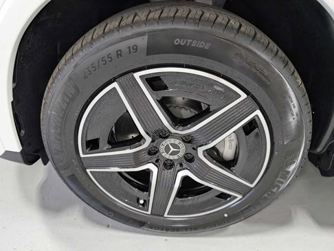 New 2025 Mercedes-Benz GLC 300 4MATIC image 3