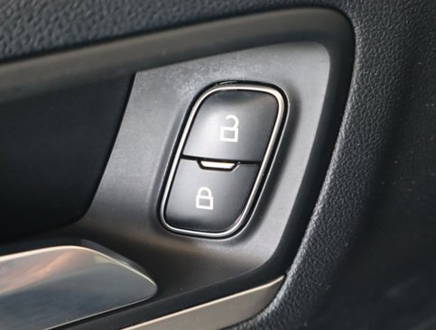Used 2020 Ford Escape SE image 17