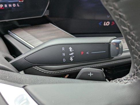 New 2026 Chevrolet Suburban LT image 19