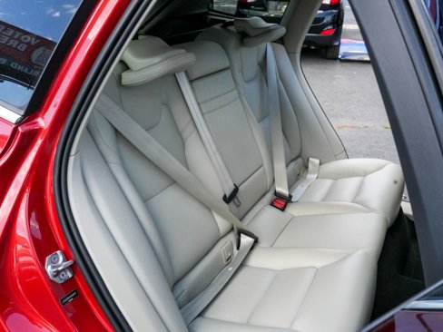 Used 2019 Volvo XC60 T6 Momentum w/ Multimedia Package image 19