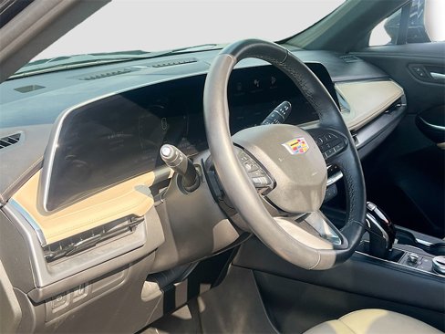 Used 2024 Cadillac XT4 Premium Luxury w/ Cold Weather Package image 9