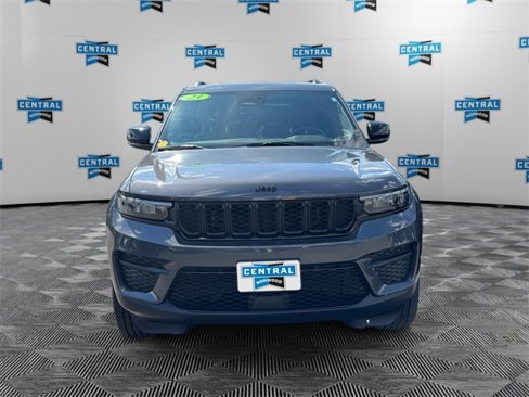 Used 2023 Jeep Grand Cherokee Altitude image 9