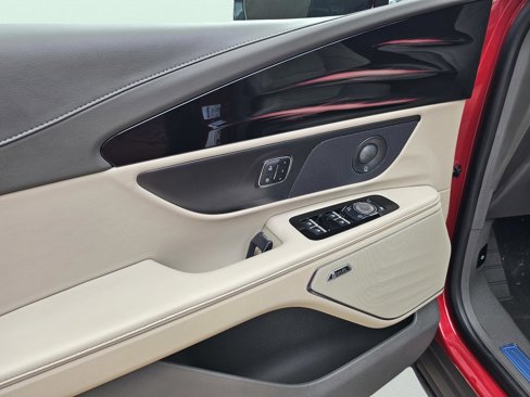 New 2025 Lincoln Nautilus Reserve image 11
