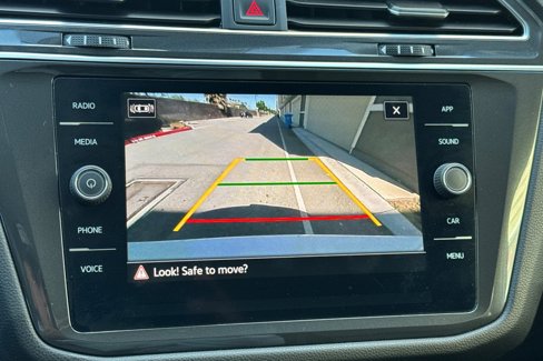 Used 2022 Volkswagen Tiguan SE image 18