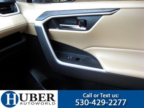 Used 2021 Toyota RAV4 XLE image 12