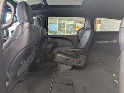 New 2026 Chrysler Pacifica Select image 10
