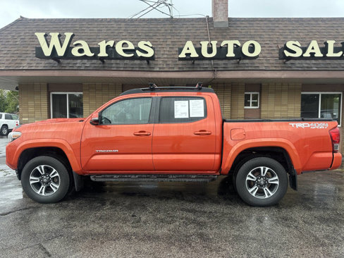 Used 2017 Toyota Tacoma TRD Sport image 1