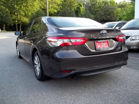 Used 2018 Toyota Camry LE image 3