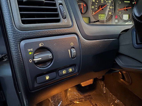 Used 2003 Volvo XC70 image 17