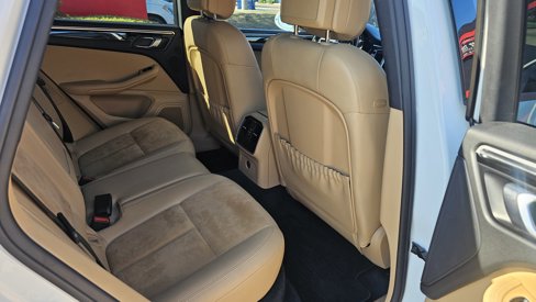 Used 2018 Porsche Macan image 18