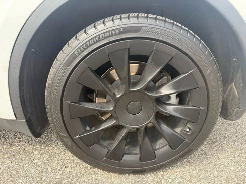 Used 2020 Tesla Model Y Long Range image 18