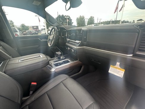 Certified 2022 GMC Sierra 1500 SLT w/ SLT Convenience Package image 16