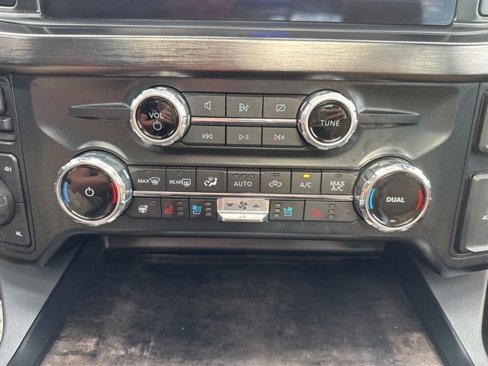 Certified 2024 Ford F250 Lariat w/ Chrome Package image 39