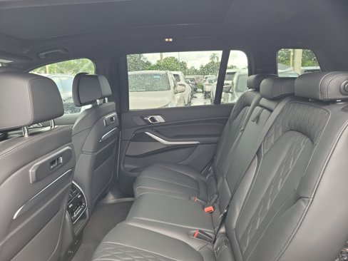 New 2026 BMW X7 M60i image 12