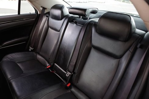 Used 2019 Chrysler 300 Limited image 8