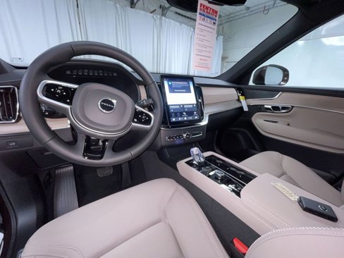 New 2026 Volvo XC90 B5 Core image 3