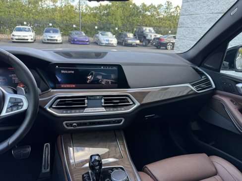 Used 2019 BMW X5 xDrive50i w/ M Sport Package image 22